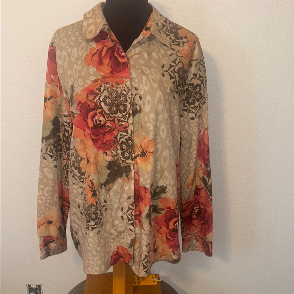 Chico’s No Iron Button Down Rose Pattern Blouse size 20 (Chico’s 4)